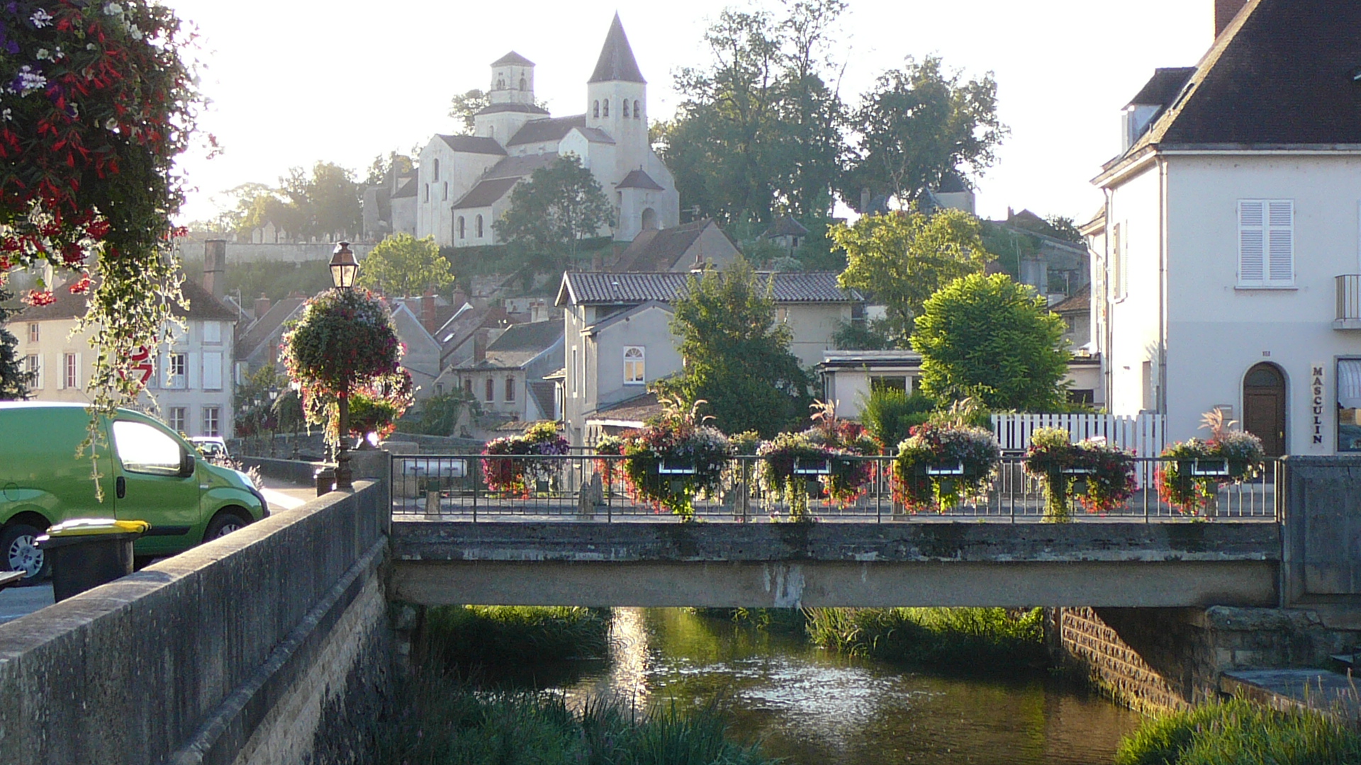 La Seine et l'église Saint Vorles à Chatillon-sur-Seine