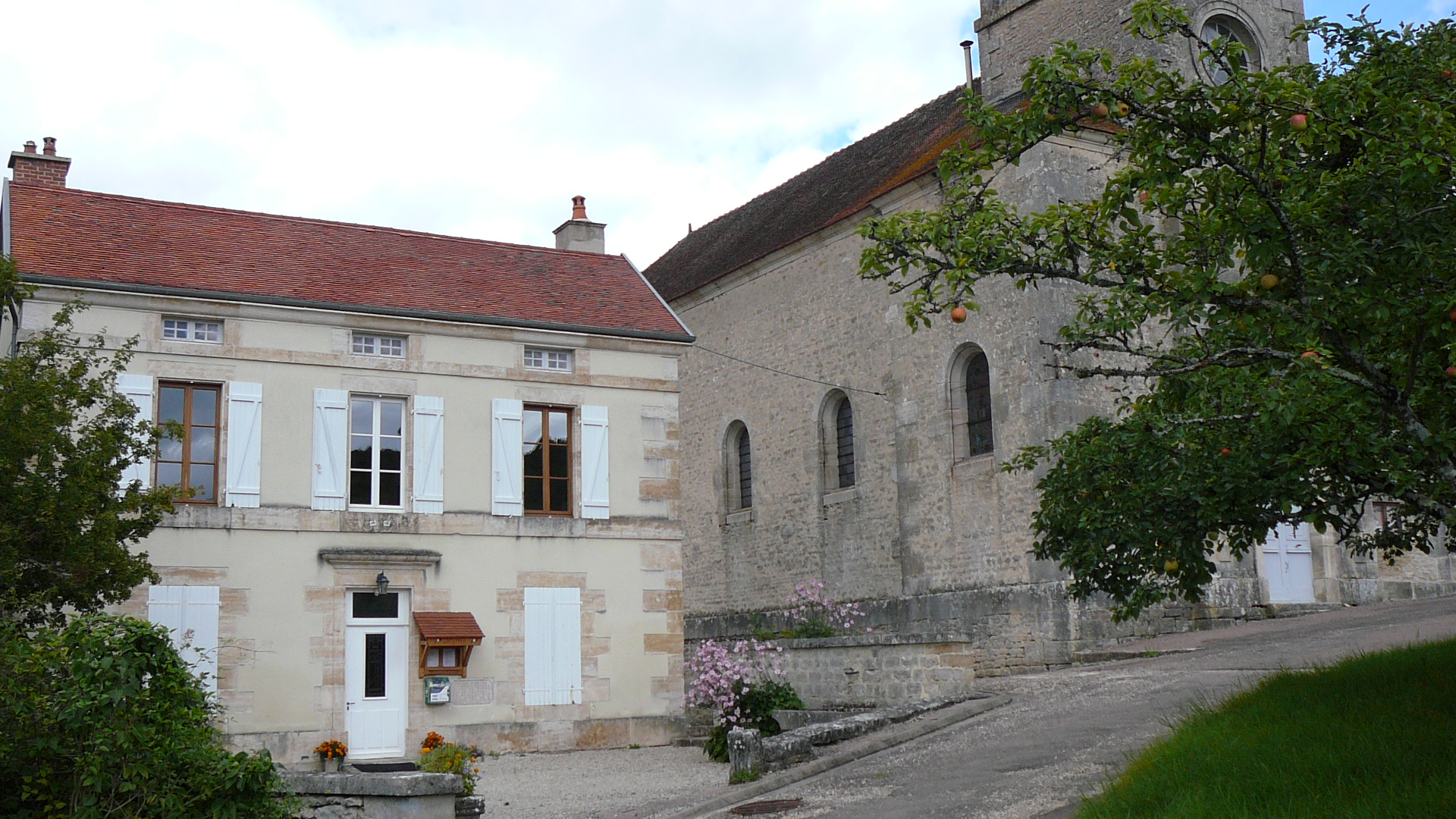 Mairie et église de Brémur