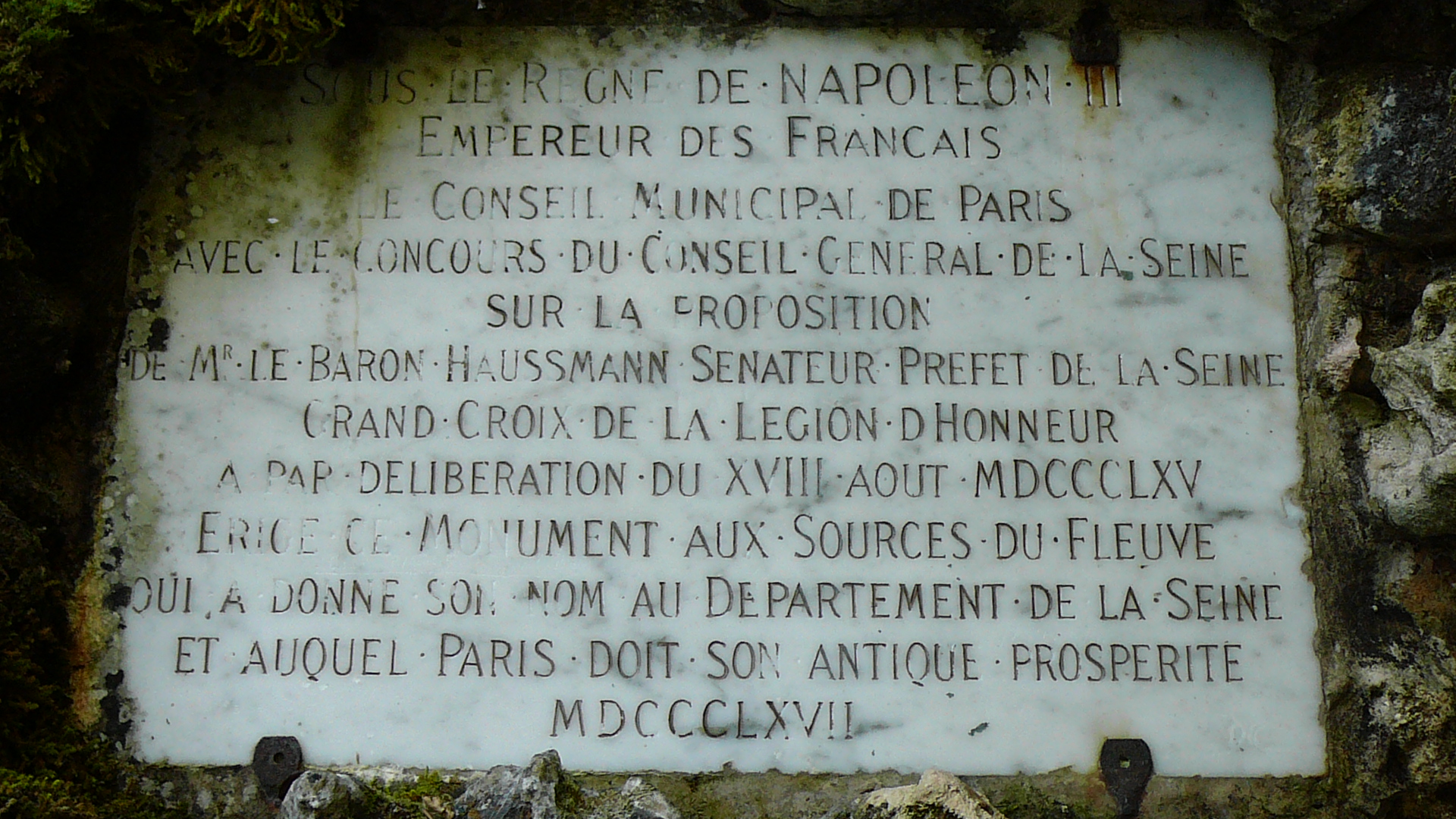 Plaque inaugurale du site de la source de la Seine