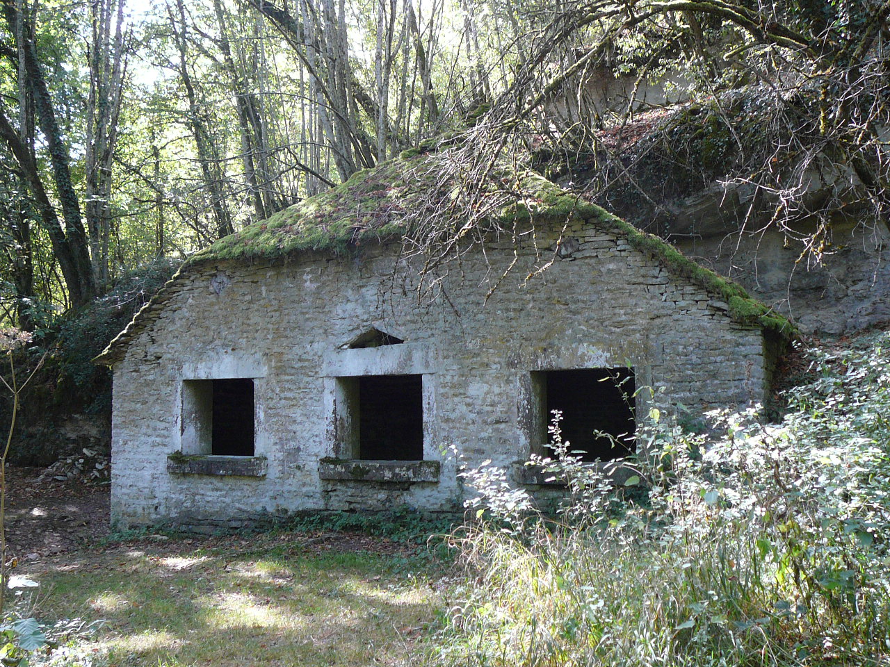 Lavoir du XIXe siècle dans la combe de Role