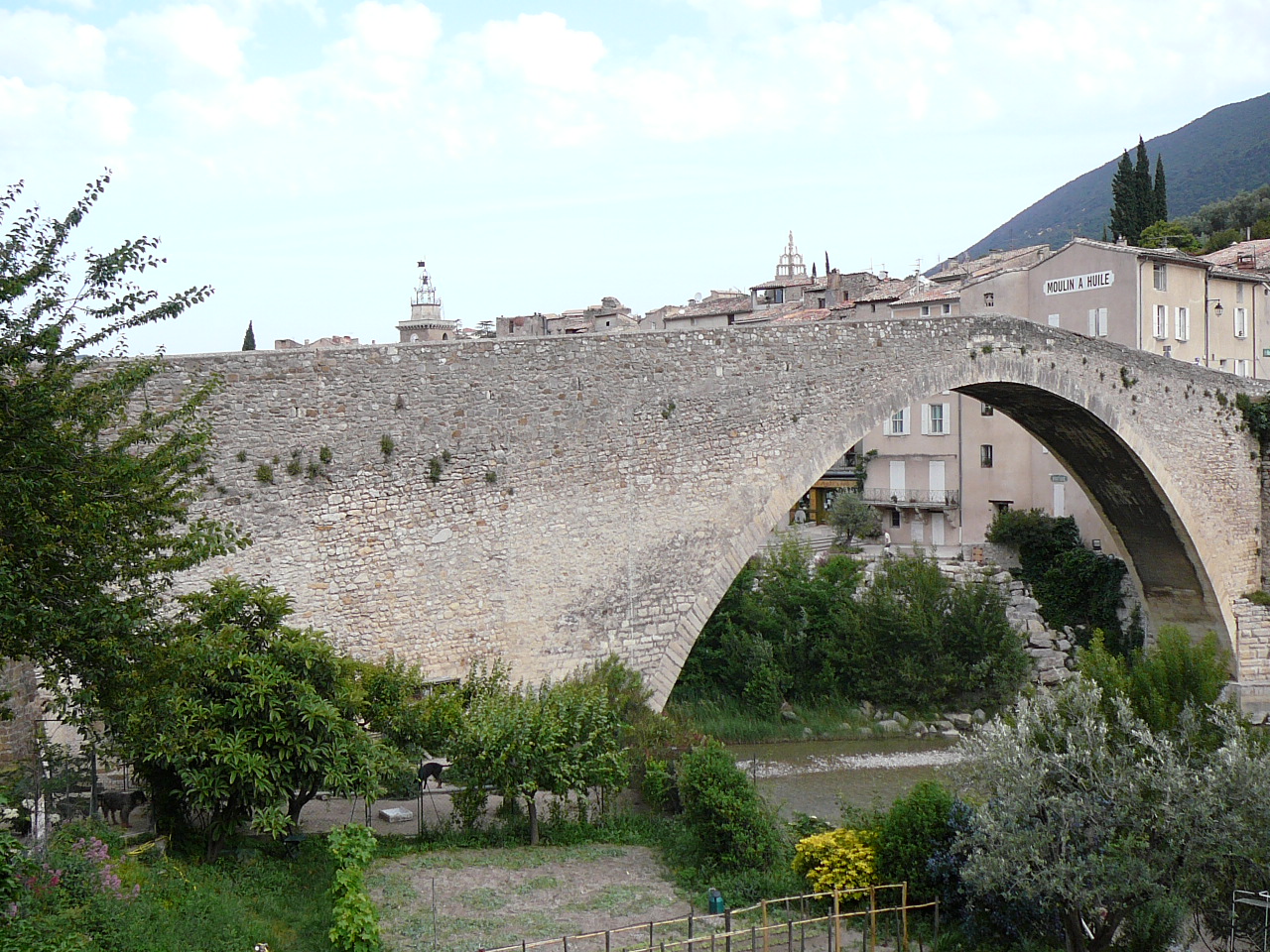 Le pont roman (1409) -  